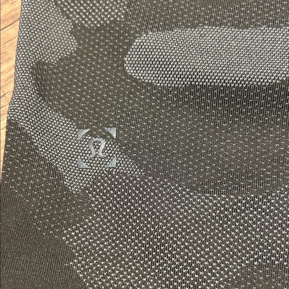 Men's Lululemon Black Camouflage Athletic Shorts - Picture 2 of 4